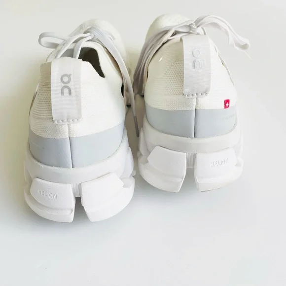 On Running SIZE 8.5 Cloudswift 3 white sneakers - Picture 5 of 10